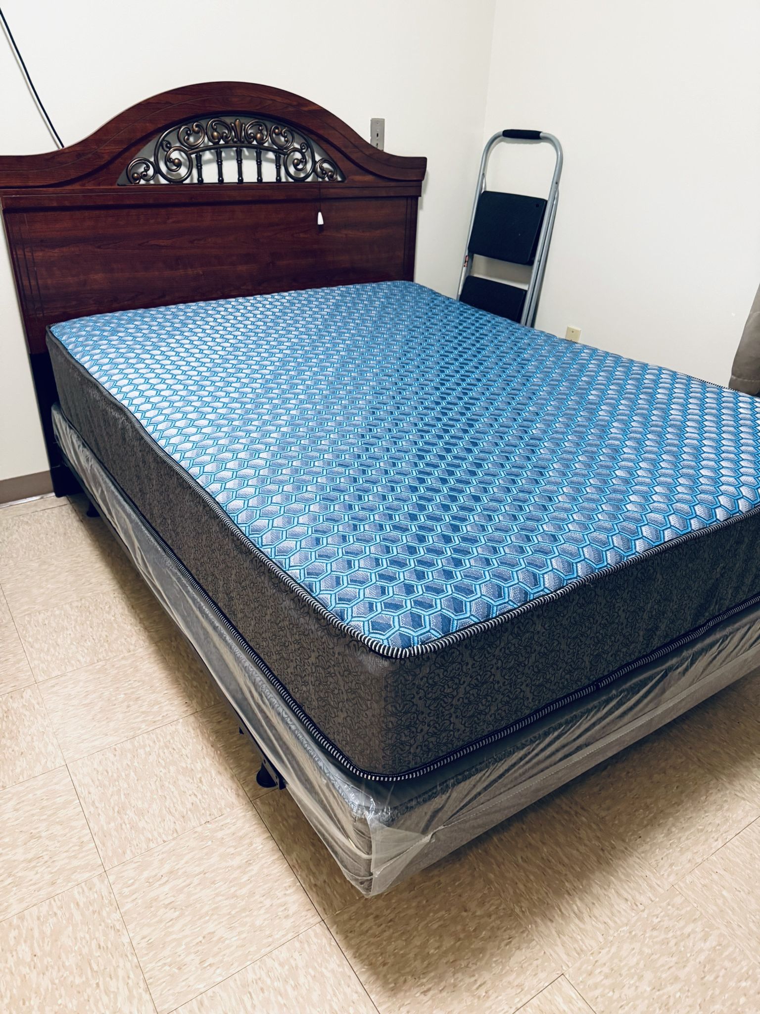Queen Size Set Mattress And Box Brand New Delivery 🚚 Available( price Mattress And Box Only)