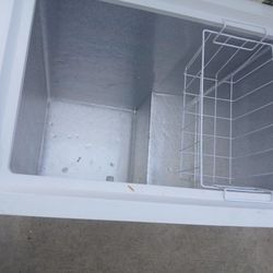 Title: Haier 5.0 cu. ft. Chest Freezer - Works Great & Clean Inside!