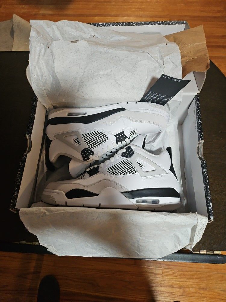 Air Jordan 4 Retro Military Black 9.5