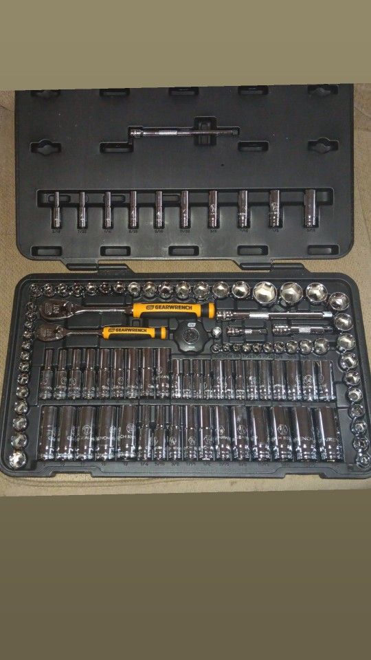 (NEW) Gearwrench 106pc Socket Set 