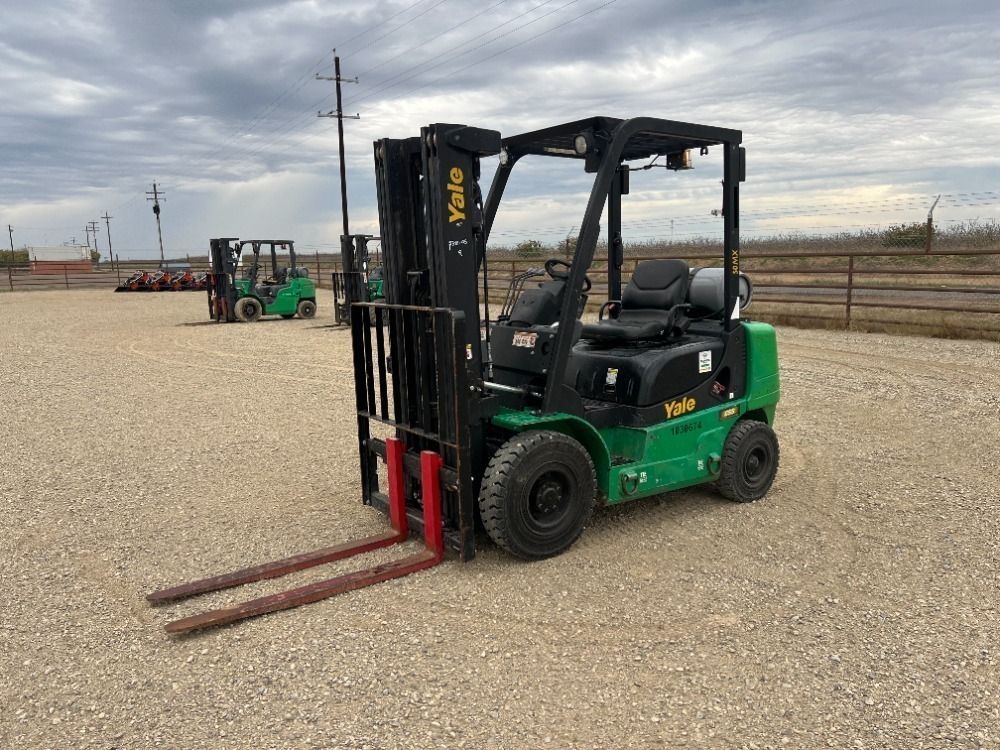 2017 YALE GTP050MXNEAE084 FORKLIFT, 5,000#, 80" mast, 3-stage, 189" lift, sideshift, dual fuel, canopy, solid tires, 1,630 hours indicated. s/n:A390V0