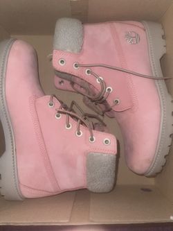  Timberland women’s boot size 9/treated waterproofed