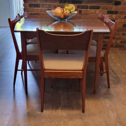 Kitchen Table W/6 chairs