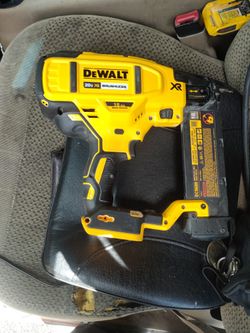 *DeWalt 18g Brad Nailer*