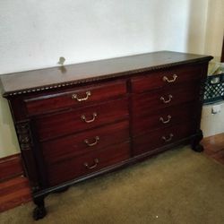 Paine Furniture https://offerup.com/redirect/?o=Q28uQm9zdG9u