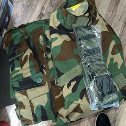 CAMO  Shirt, Pants and Belt Size Small Regular SEE TAG IN PHOTO 