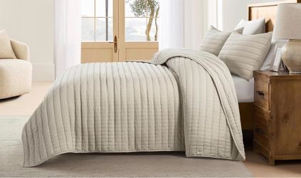 Beige Quilted Bedspread with Shams