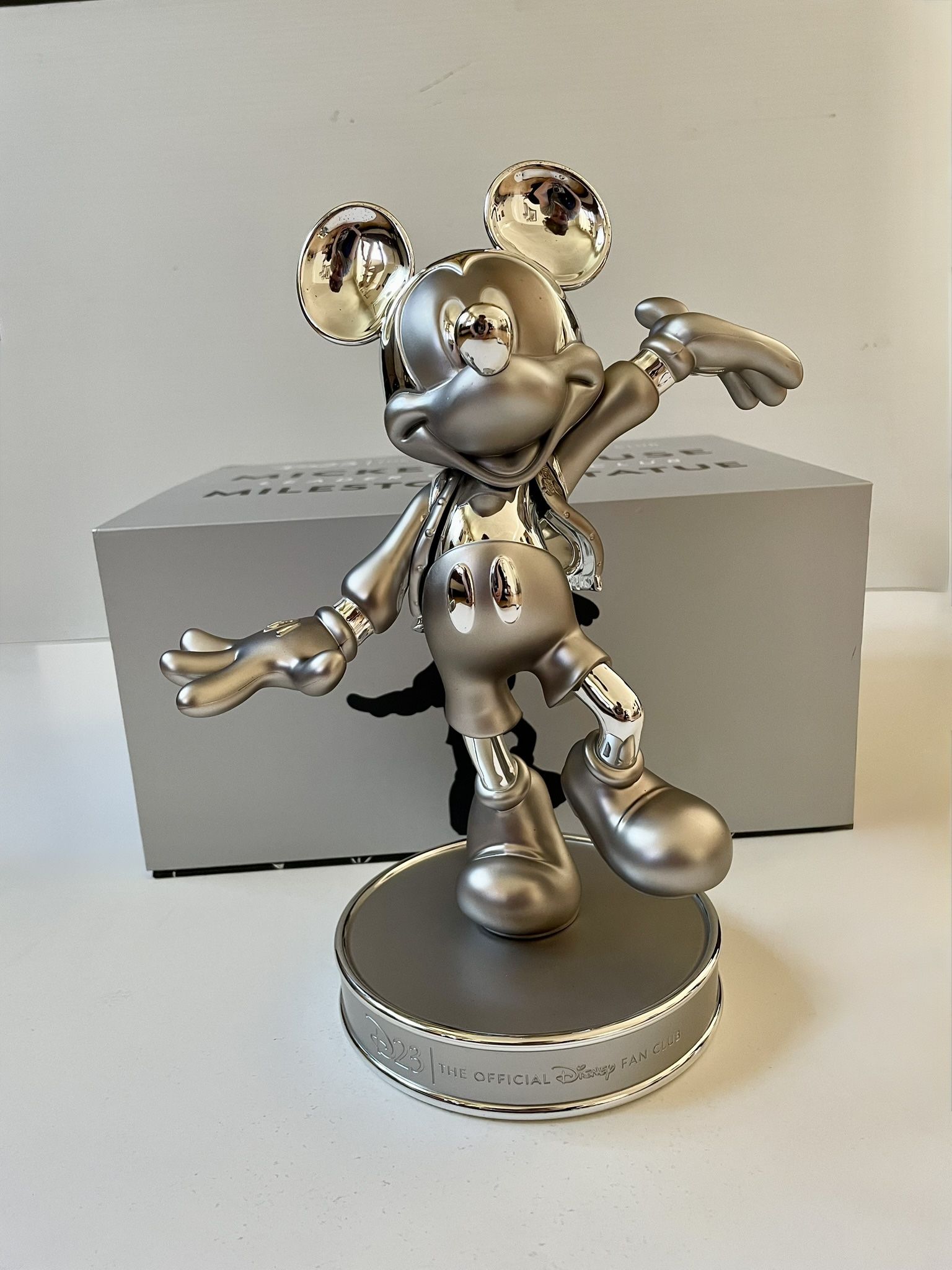 Disney D23 FanClub, Mickey Mouse Millstone Statue