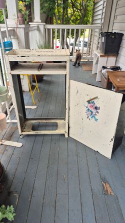 Retro metal laundry hamper