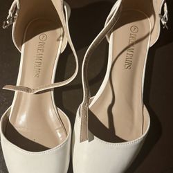 White Flat Shoes  Size 7 Like New