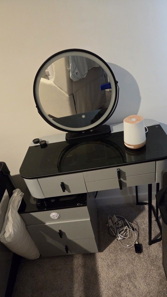 Vanity MakeUp Desk With MIRROR