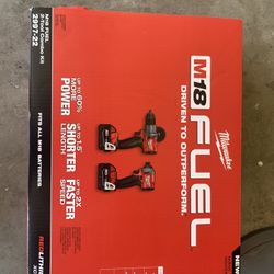 Milwaukee M18  Hammer Drill And Impact Driver Combo Kit 