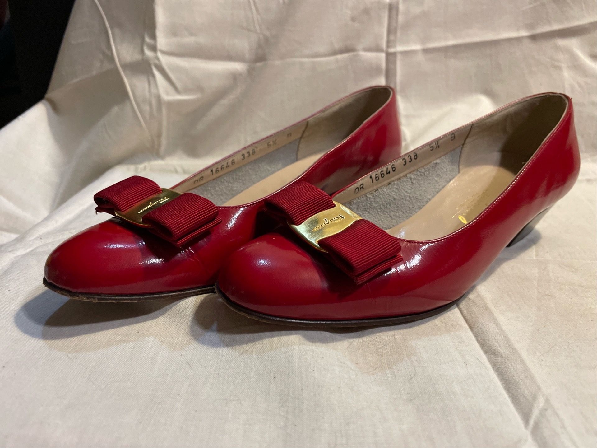 Salvatore Ferragamo Red Bow Kitten Heels Size 5.5