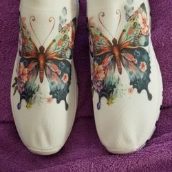 **NEW* Slip In  Sneakers White w Butterflies Size W12 M10
