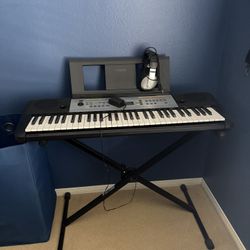 Yamaha Electronic Keyboard 