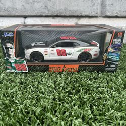 🏁 1:18 Dale Earnhardt Jr. 2010 Camaro SS – Mountain Dew NASCAR Diecast – Boxed