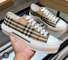 TENNIS SHOES