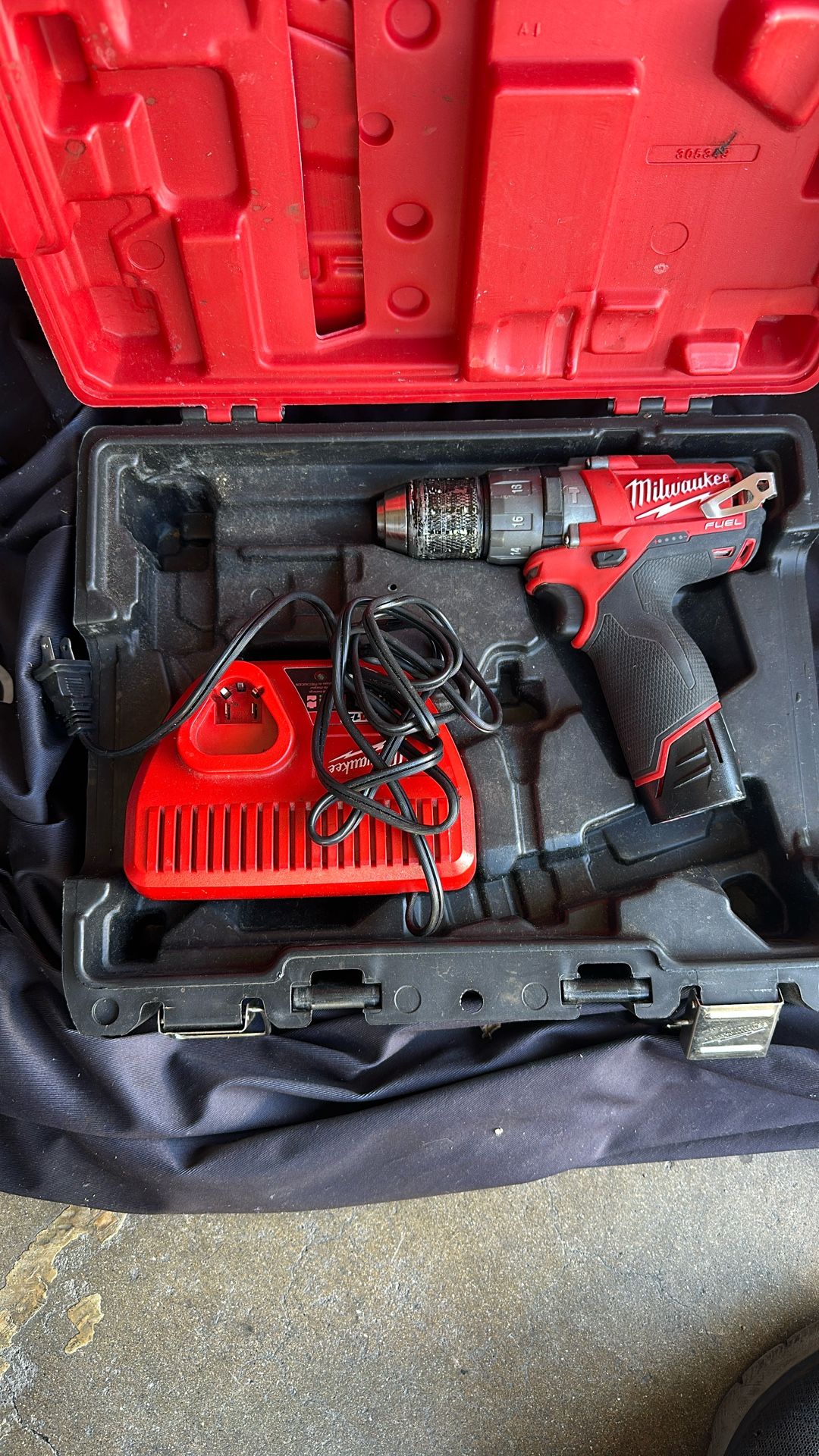 Milwaukee Drill v12 Battery And Charger