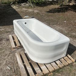 1927 Corner Tub 