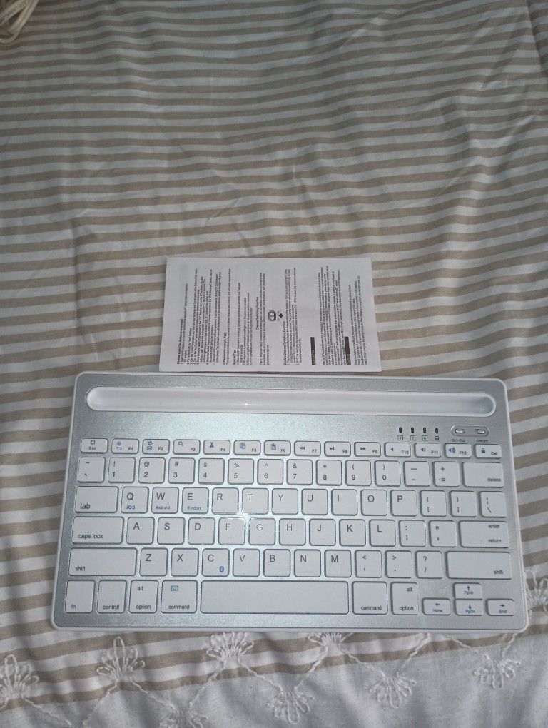 WIRELESS BLUETOOTH KEYBOARD