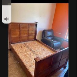 🎁BEAUTIFUL SOLID WOOD FULL SIZE BED FRAME🎁