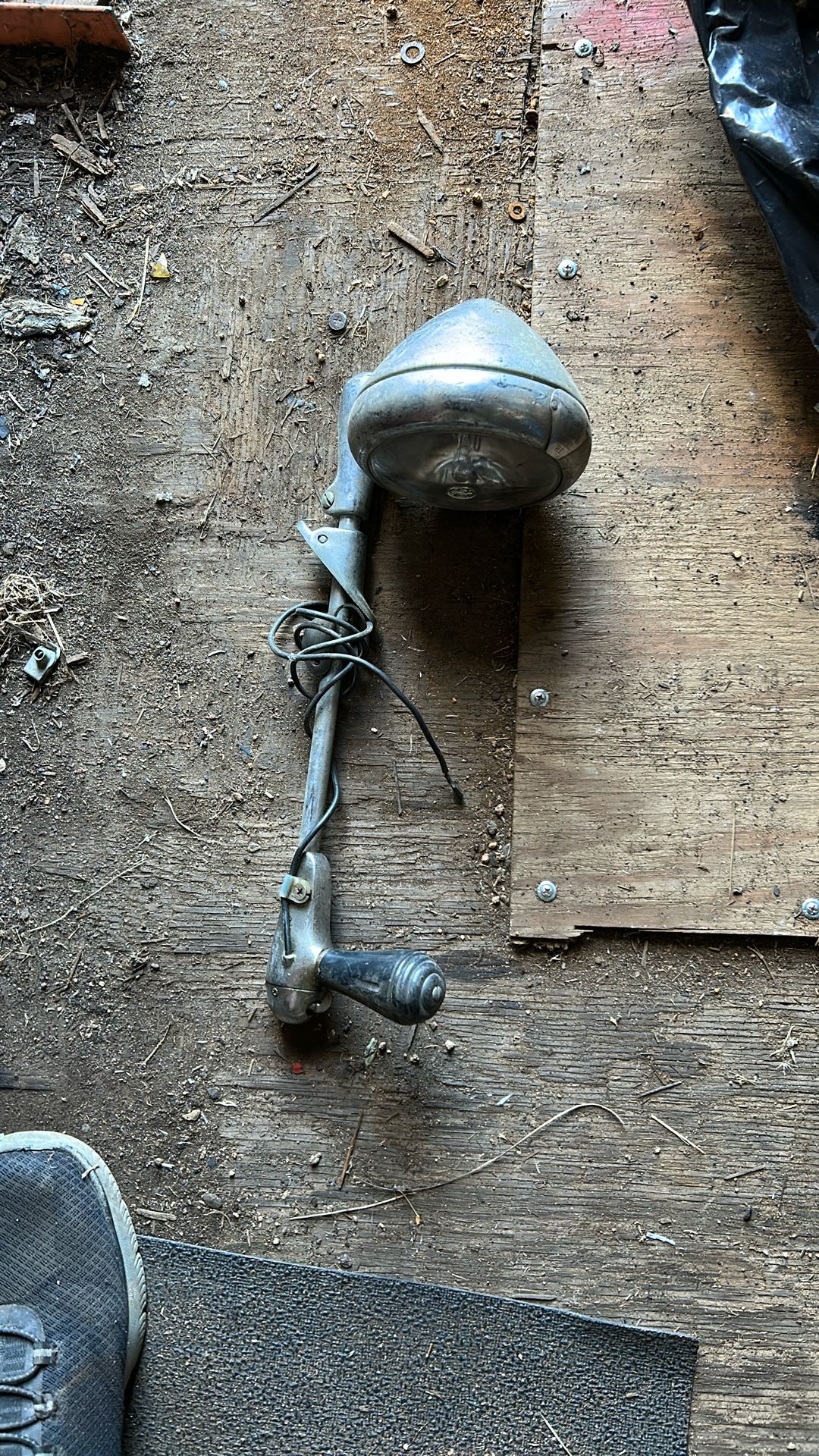 Automotive search light