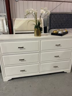 Queen bedroom set