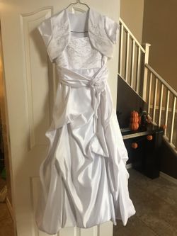 Beautiful White flower girl/communion dress, size 14.