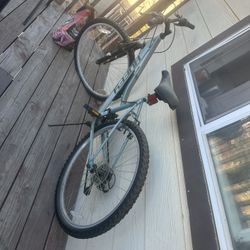 Huffy Rock Creek 18-Speed Mountain Bike