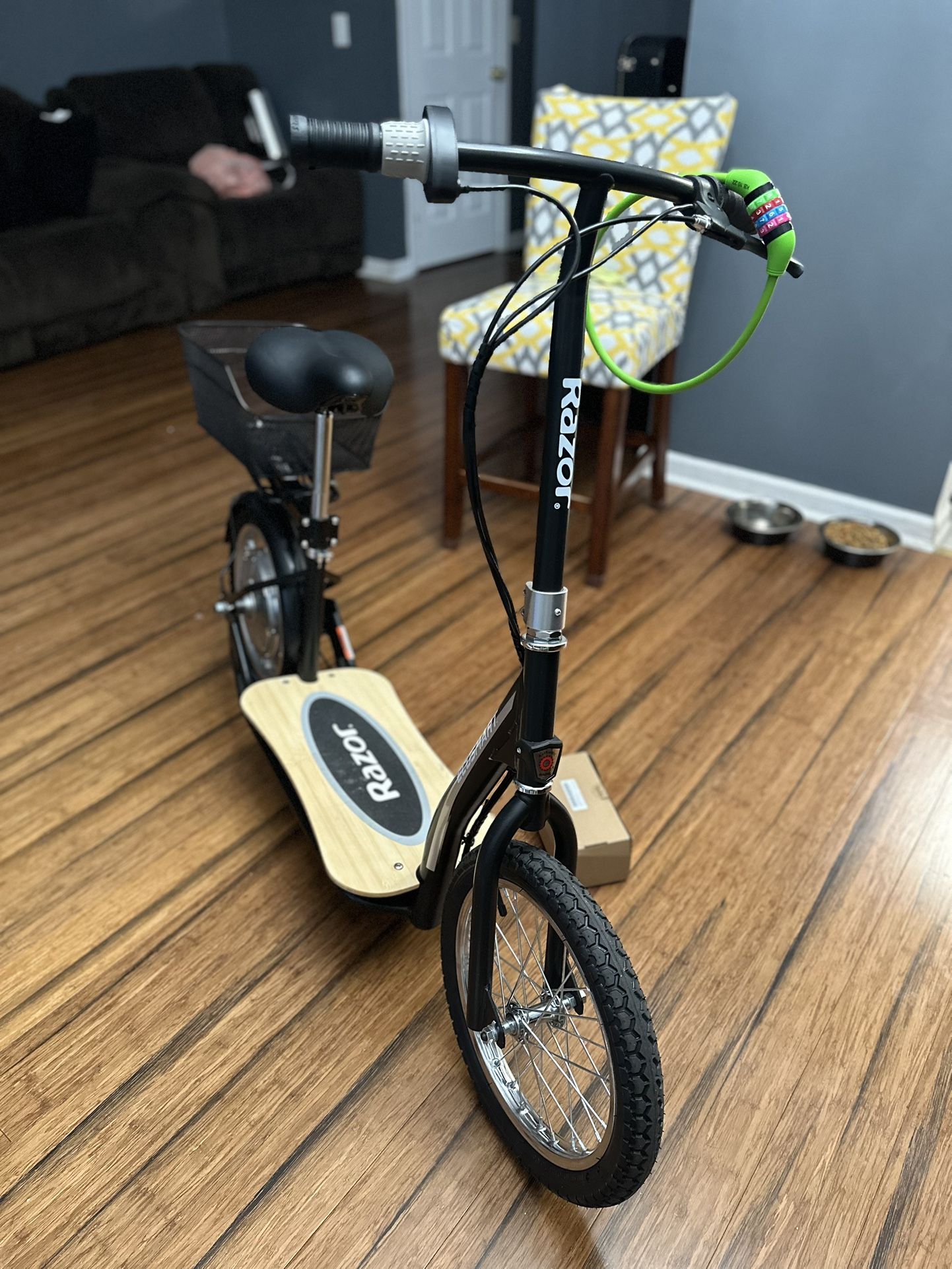 EcoSmart Metro Electric Scooter – Padded Seat