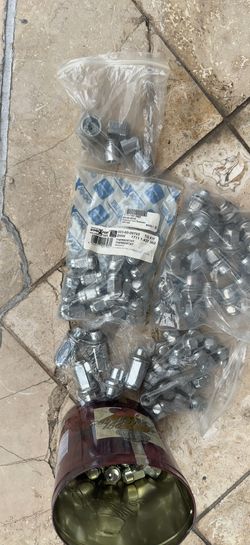 Mixed Lug Nuts