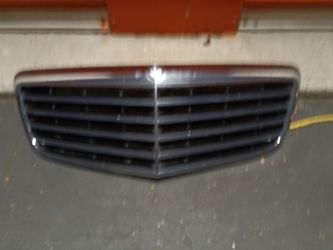 2007-2009 Mercedes E Class Grill oem