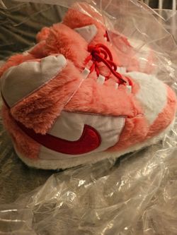 Pink/White Fuzzy Sneaker-Style Plush Slippers – EU 36-40, US 5.5-9 – New