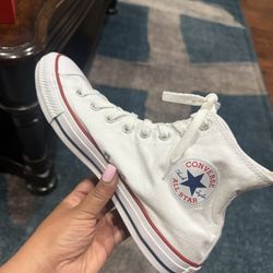 Size 9.5 Men’s Converse 