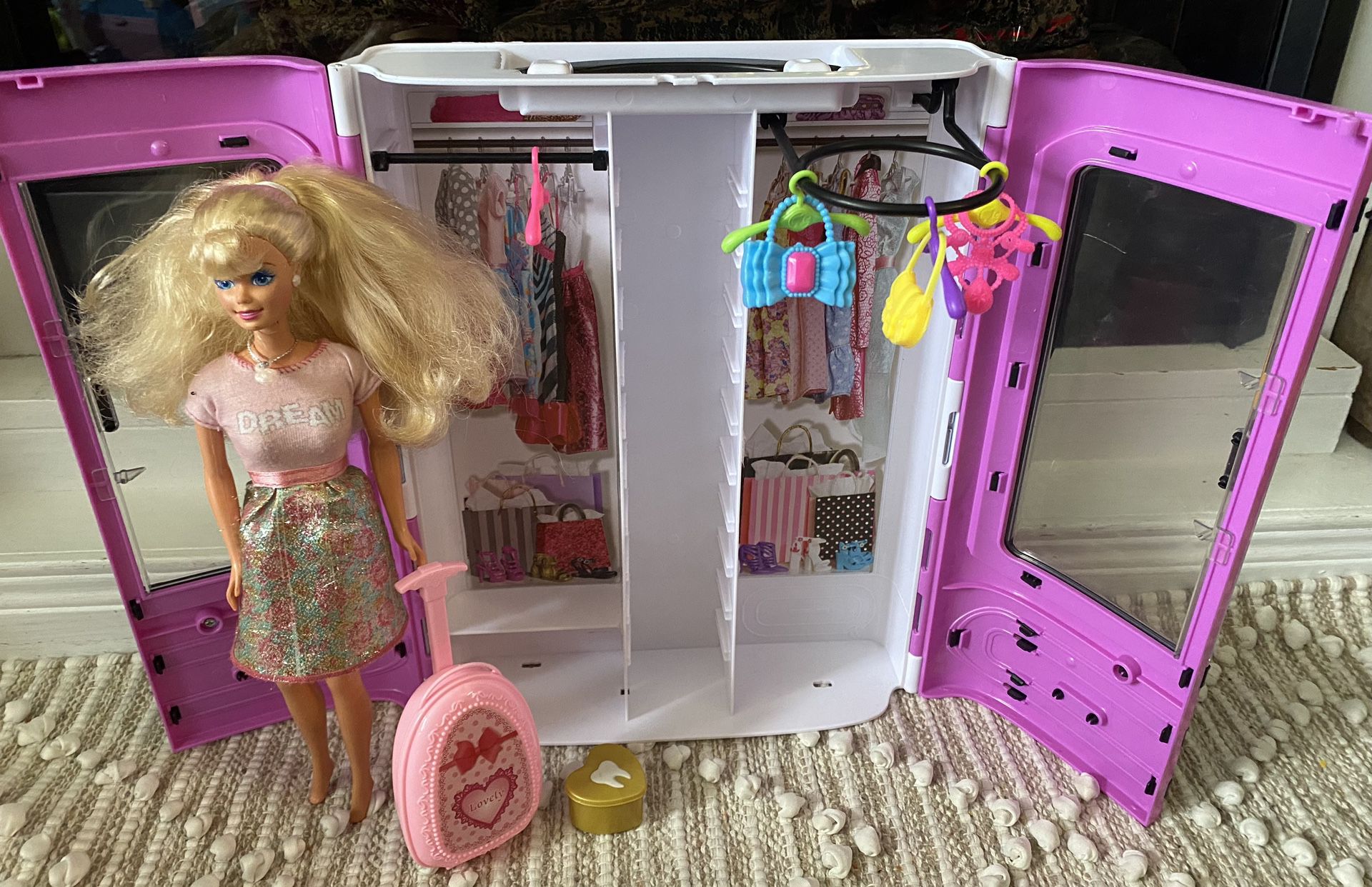 Troende reductor Hest Barbie Fashionistas Ultimate Closet Portable Fashion Toy DOLL NOT INCLUDED  for Sale in Boca Raton, FL - OfferUp