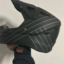 100% MTB Helmet – Medium - Matte Black – Excellent Condition