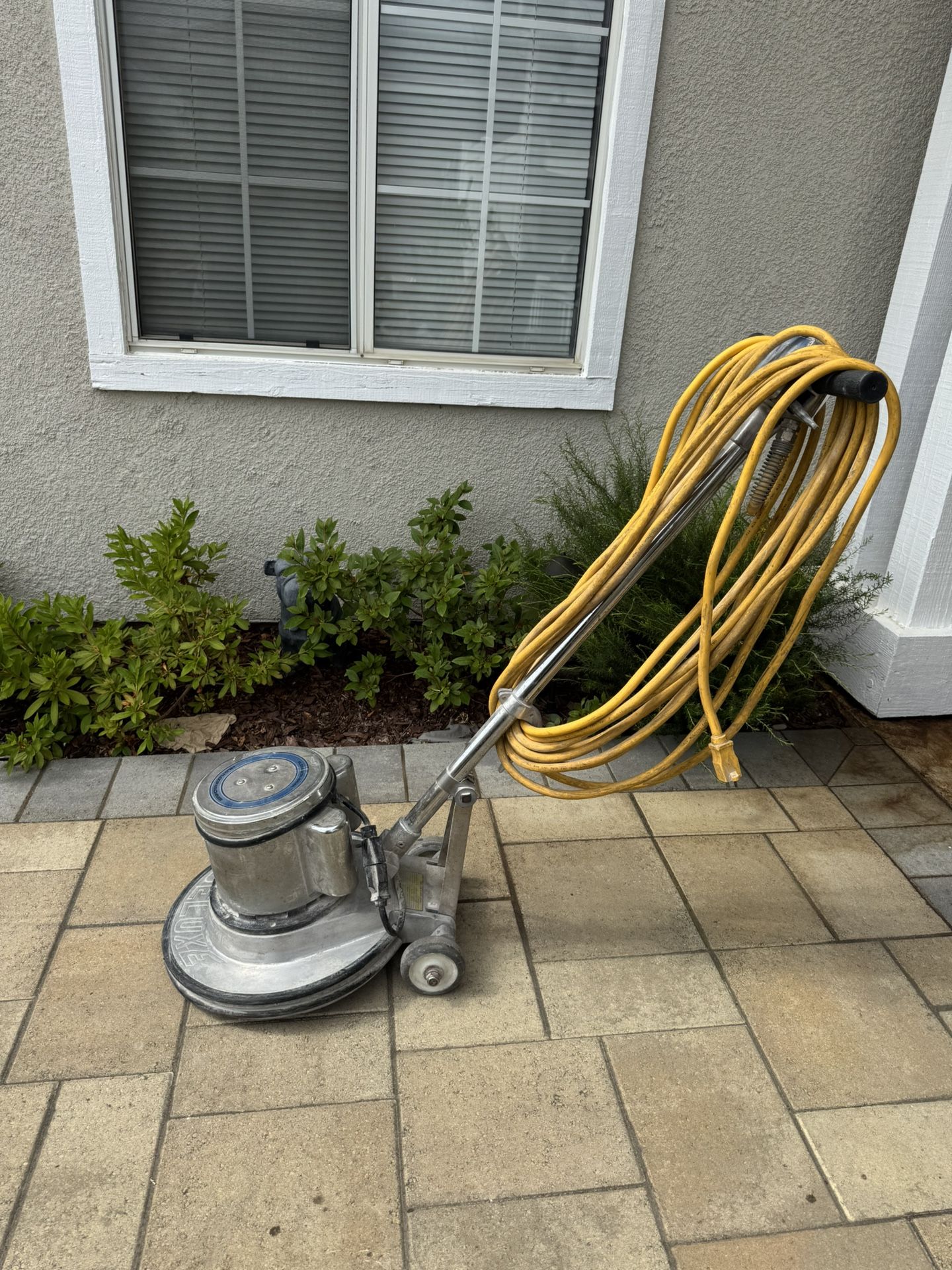 Deluxe Scrubber And Polisher