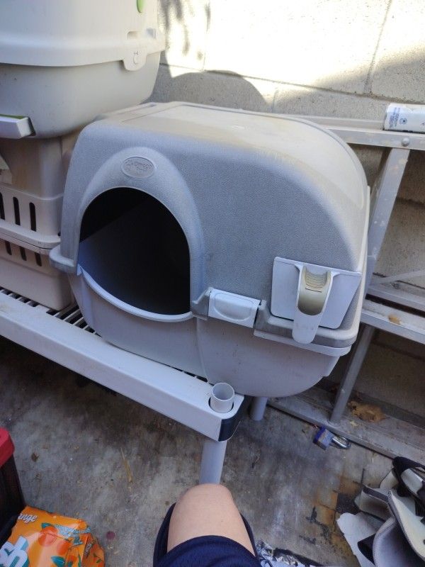 Omega Pawl Litter Box