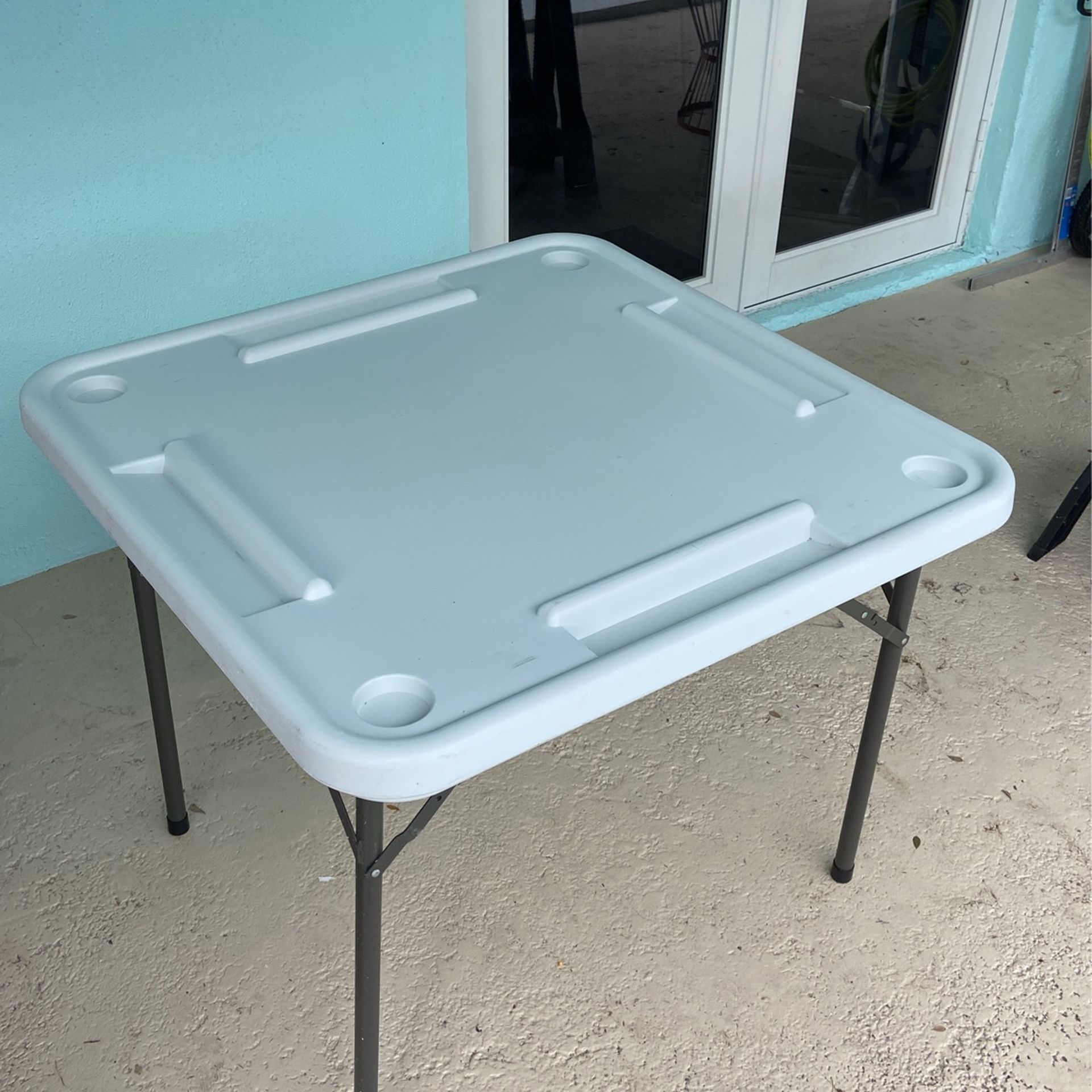Foldable Dominoes Table