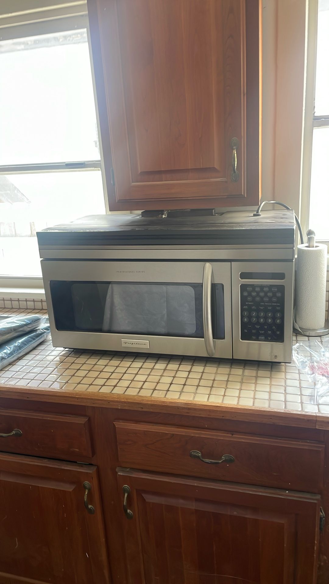 Fridgidaire Microwave W Fan & Bracket