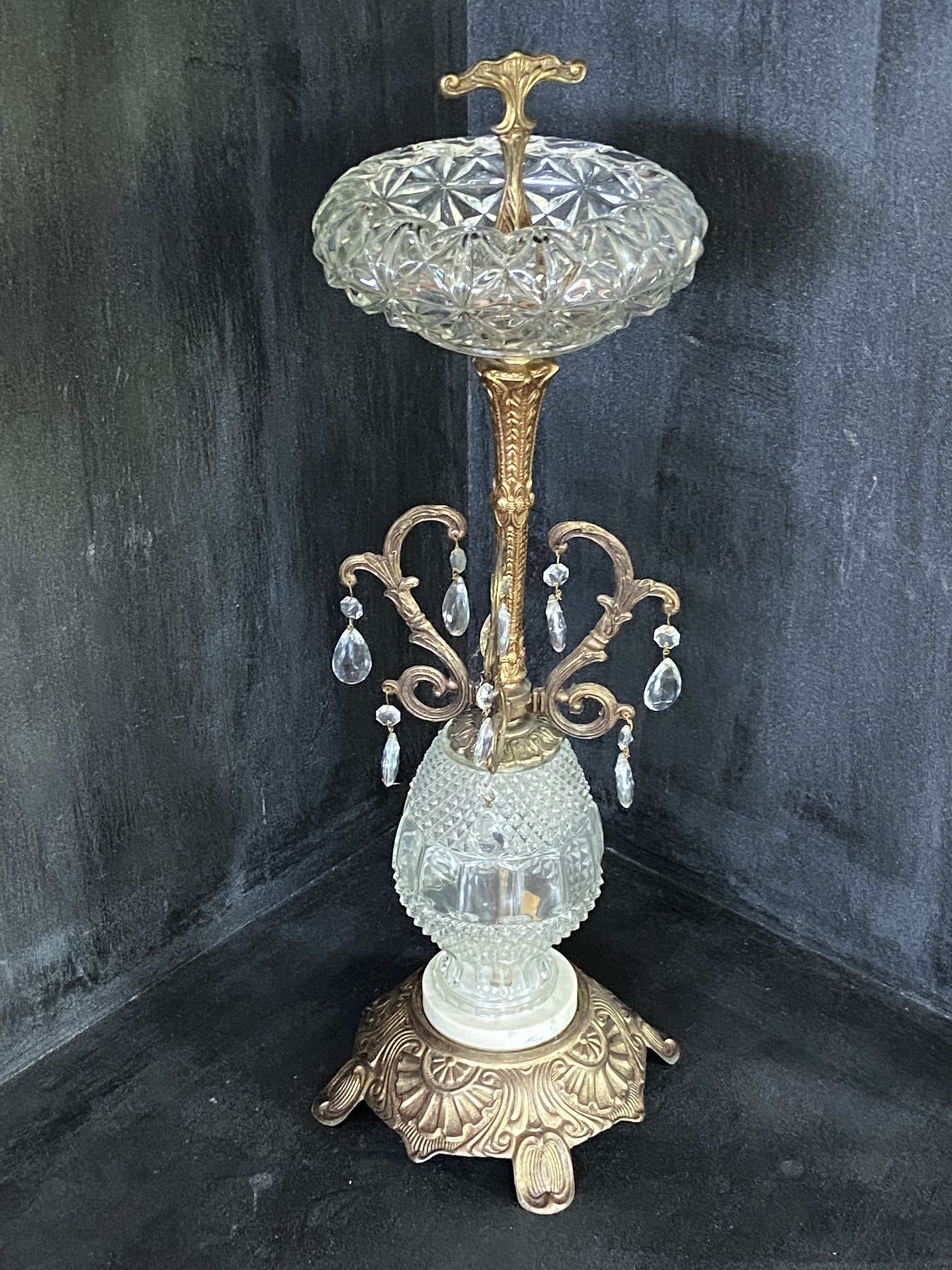 VINTAGE HOLLYWOOD REGENCY CRYSTAL GLASS BRASS MARBLE PRISMS FLOOR ASHTRAY STAND