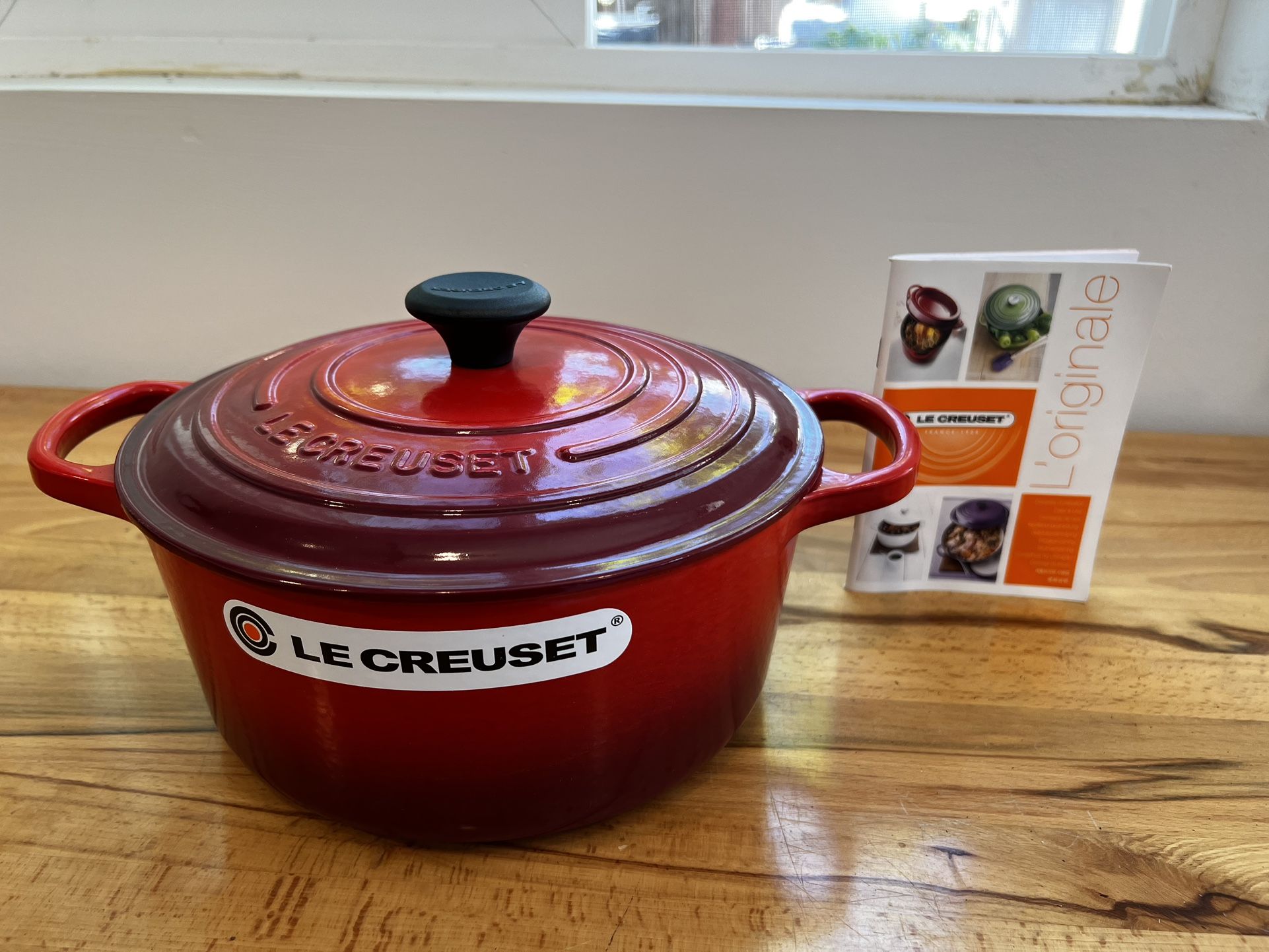 New Le Creuset Dutch Oven red 3.5 Quart