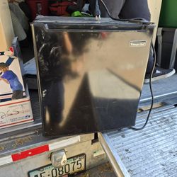 Magic Chef Mini Fridge 