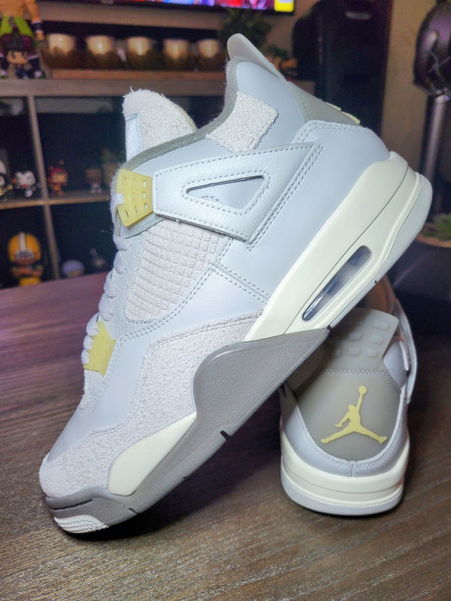 JORDAN 4 RETRO SE 'CRAFT PHOTON DUST' (2023)