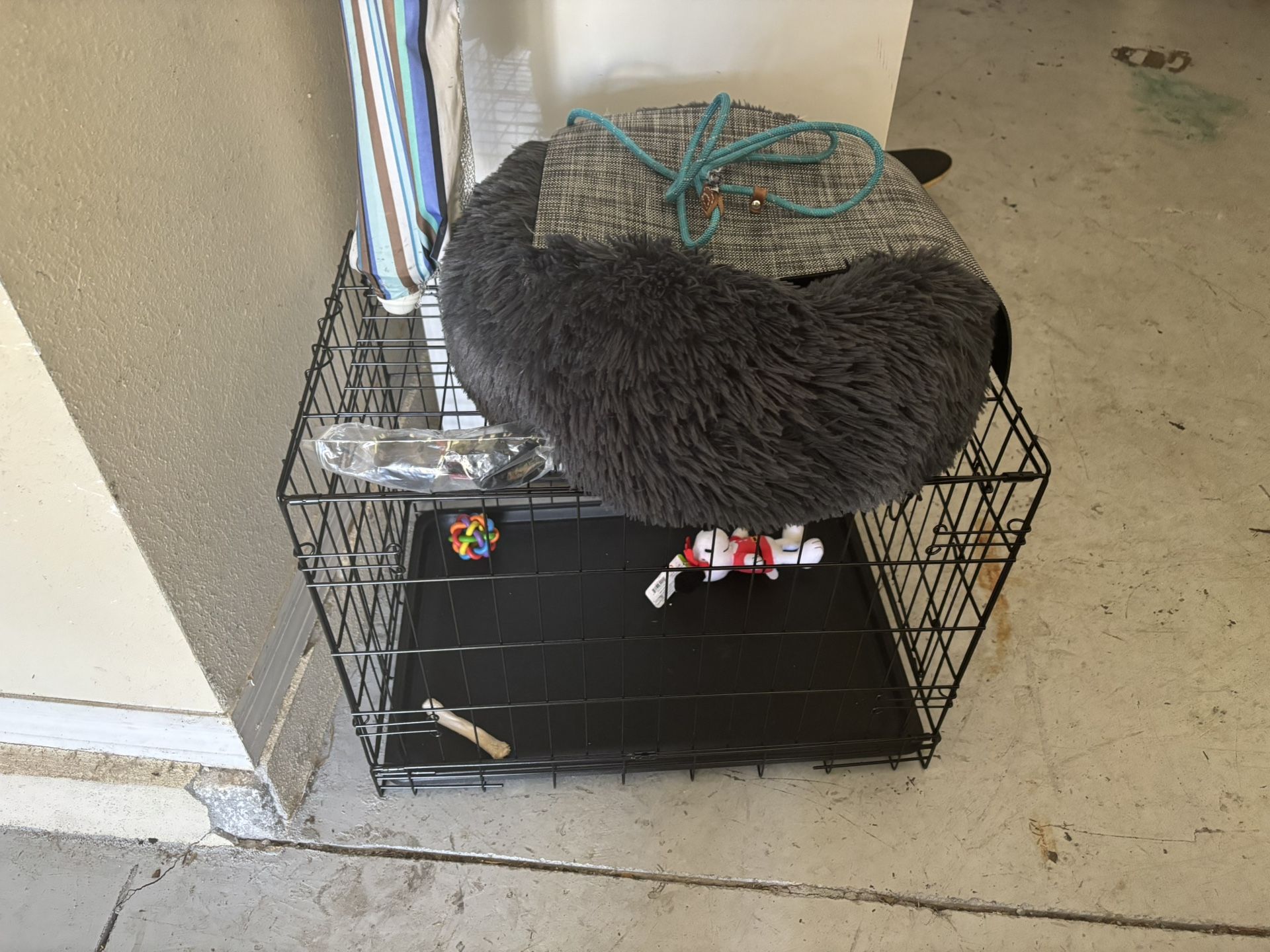 Dog Supplies/Kennel/Bed/leash/Mat/Toys