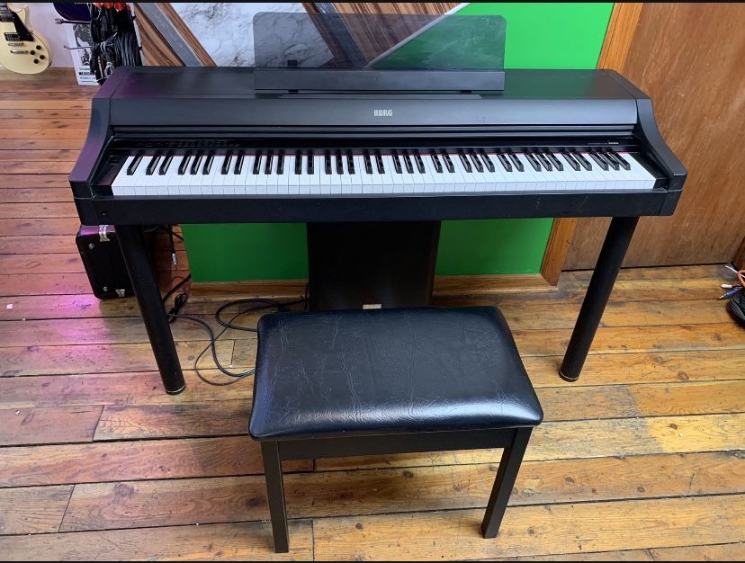 Korg Japan Concert C-40 Piano Keyboard Excellent Condition.