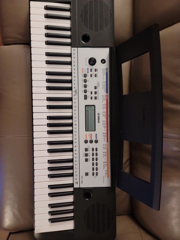 Yamaha YPT-260 61 Key Portable Digital Keyboard
