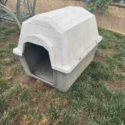 XL Dog House