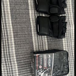 Venum MMA Gloves, Small, Original Price Is $50