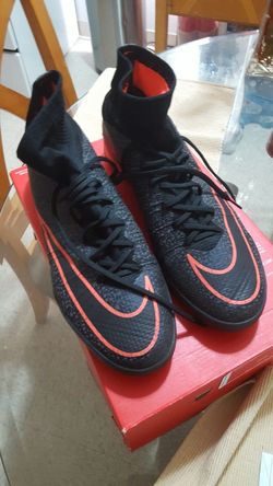 NIKE INDOOR SHOES SIZE 12